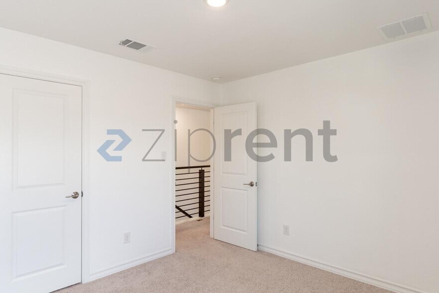 Building Photo - Unit