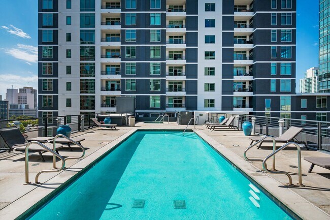 Building Photo - Light and Bright Little Italy 2-Bedroom at