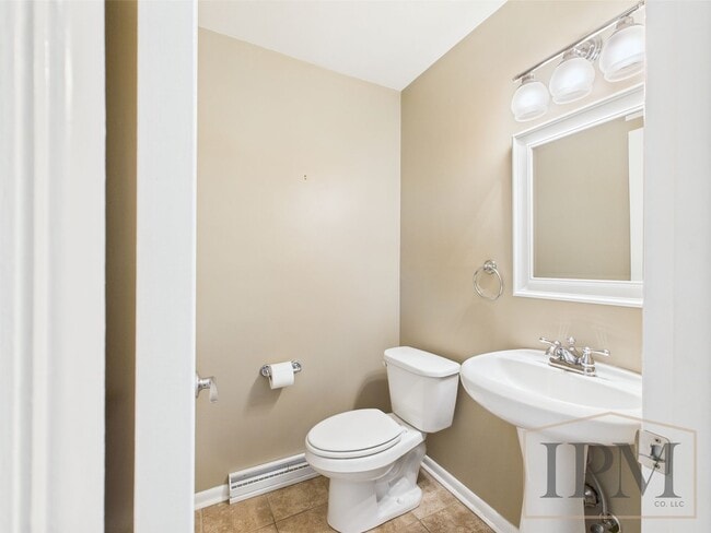 Building Photo - Fabulous 4 bedroom! York Suburban school d...