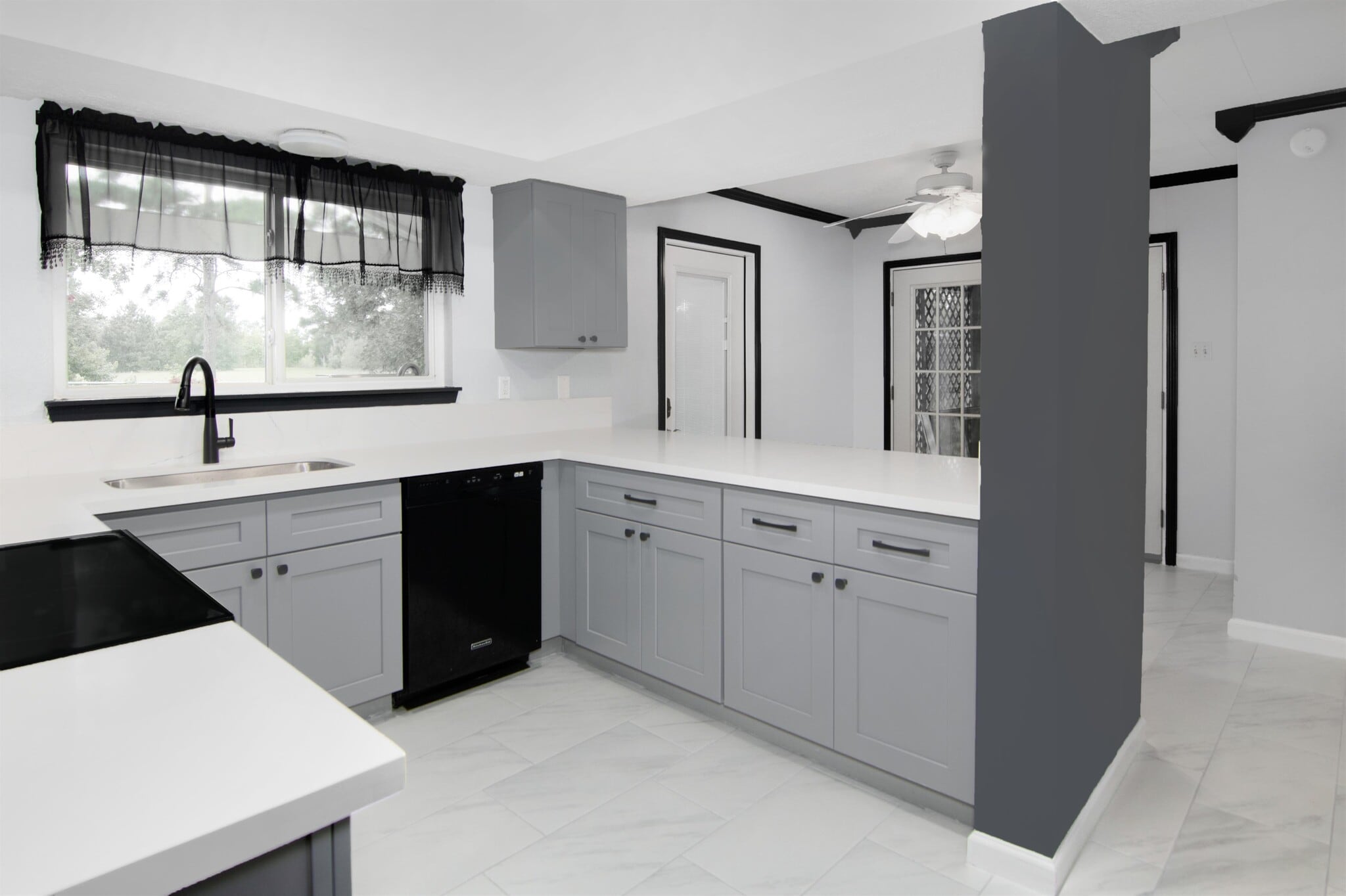Building Photo - 255 E Castle Harbour Dr