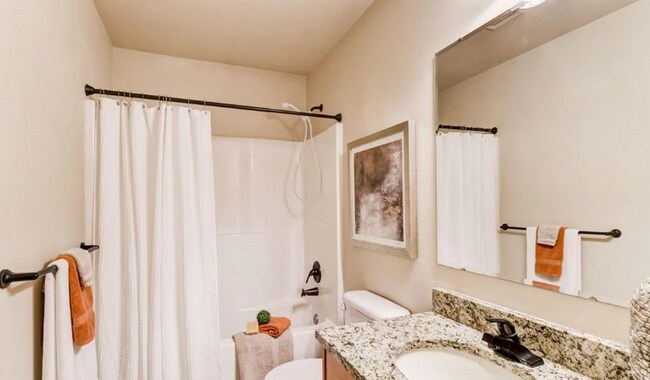 Building Photo - Charming Townhome located in a great area! Coming soon!