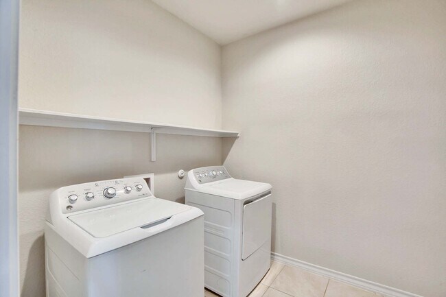 Building Photo - 8008 Massa Dr
