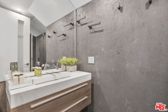 Building Photo - 6379 Colgate Ave