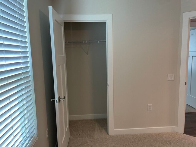 Building Photo - 3 Bedroom 2 Bathroom House In Hickman's Cr...