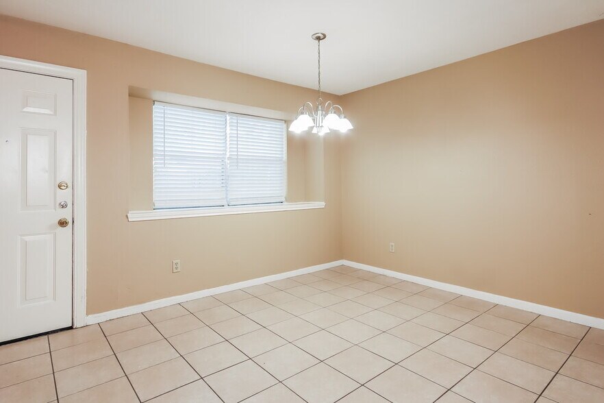 Building Photo - 16530 Quail Park Dr