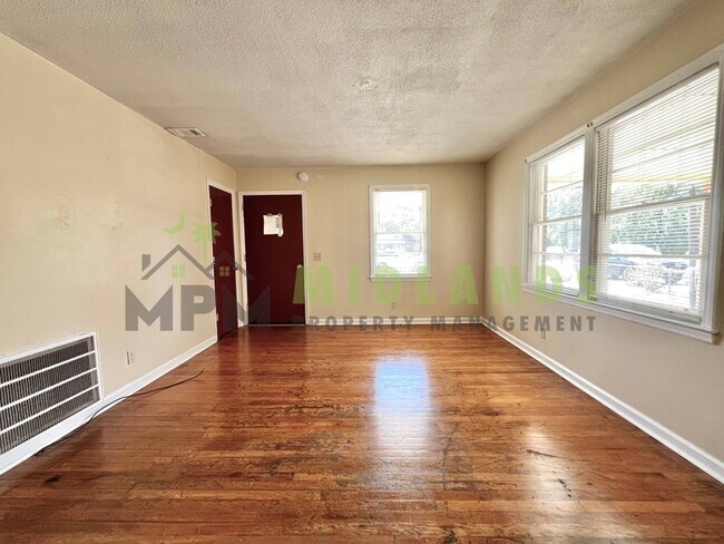 Building Photo - 1205 Faraway Dr