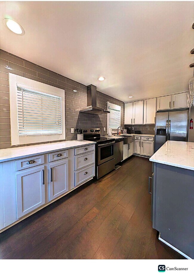 Building Photo - Stylish & Convenient Atlanta Room: All-Inclusive Living!