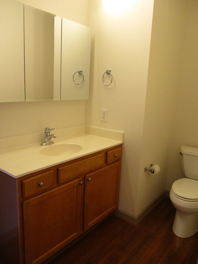 Building Photo - Beautiful 2 bedroom, 2 bath condo for rent!