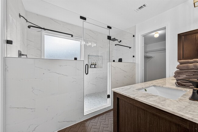 Building Photo - 22727 Tara Way Dr