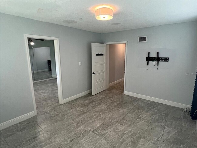 Building Photo - 208 N Glen Ave