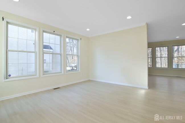 Building Photo - 4 Timber Grove Ct