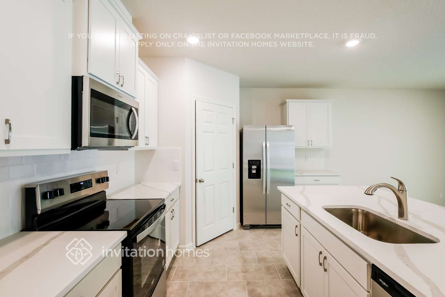 Building Photo - 9659 Seaspray Dr
