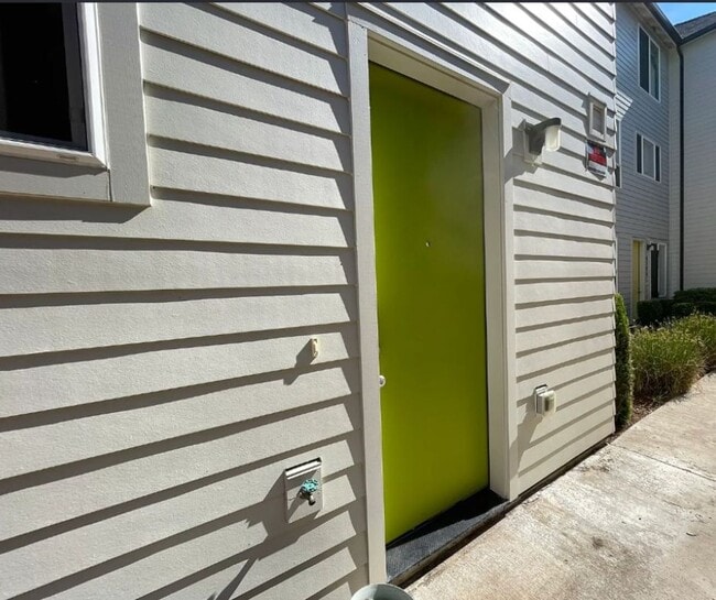 Building Photo - 4384 N Gantenbein Ave