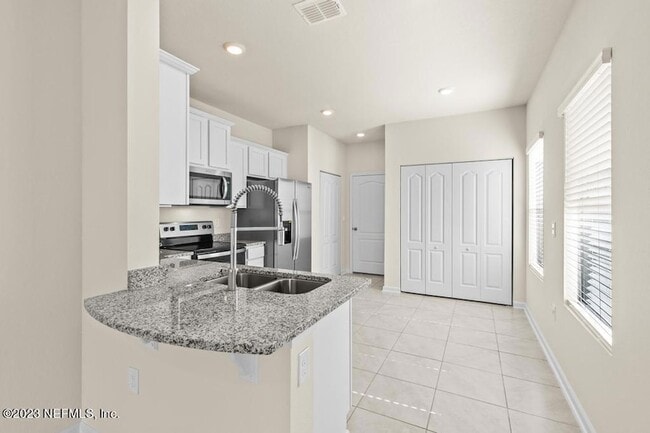 Building Photo - 46 Oarsman Xing Dr