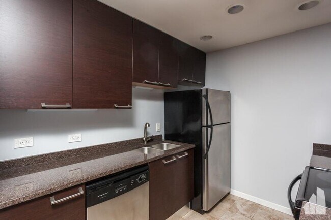 Building Photo - 1 bedroom in Chicago IL 60610