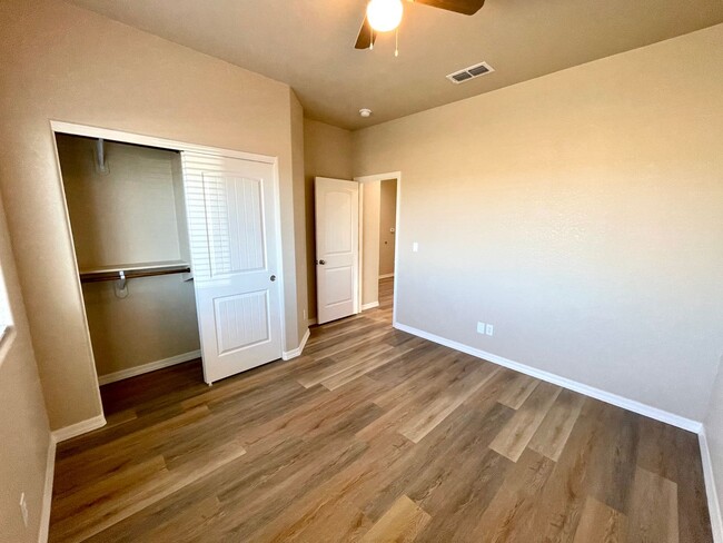 Building Photo - Beautiful 4 Bedroom Home in Kingman Crossing Community.