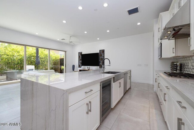 Building Photo - 7347 E Vista Bonita Dr