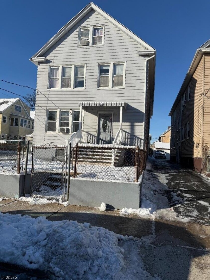 Building Photo - 1010 Kilsyth Rd