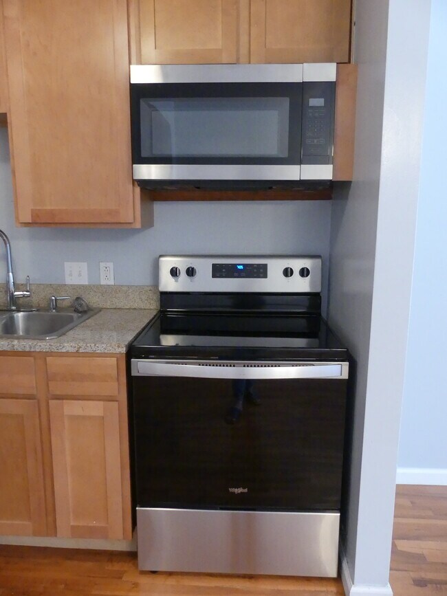 Building Photo - 1420 Menard St