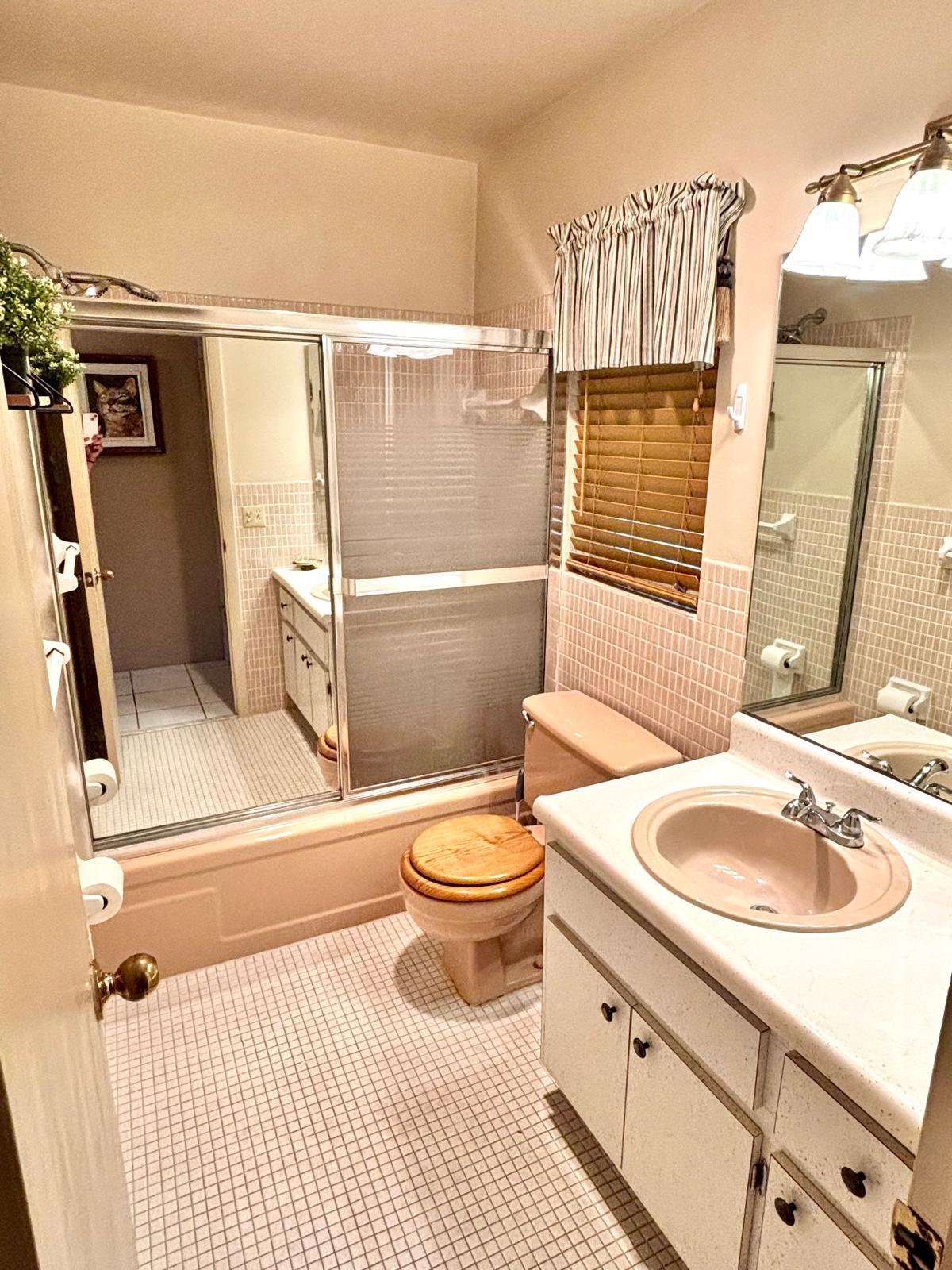 Building Photo - 2031 Dewey St