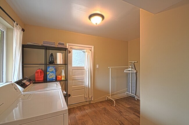 Building Photo - Beautifully Renovated Craftsman with Private Yard & Guest Suite in Prime Bankers Hill