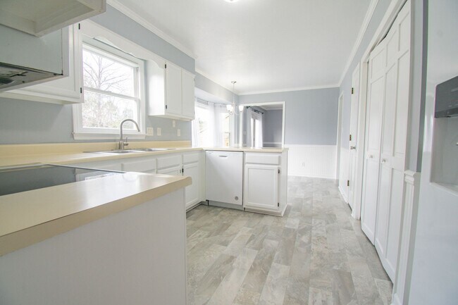 Building Photo - Available Soon! 3 Bedroom 2.5 Bathroom with Large Backyard and 2 Car Garage!