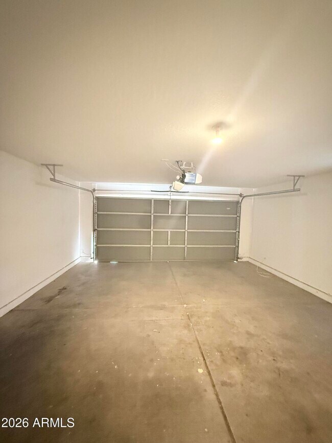Building Photo - 434 W Fabens Ln
