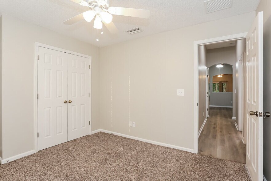 Building Photo - 1048 Beckingham Dr