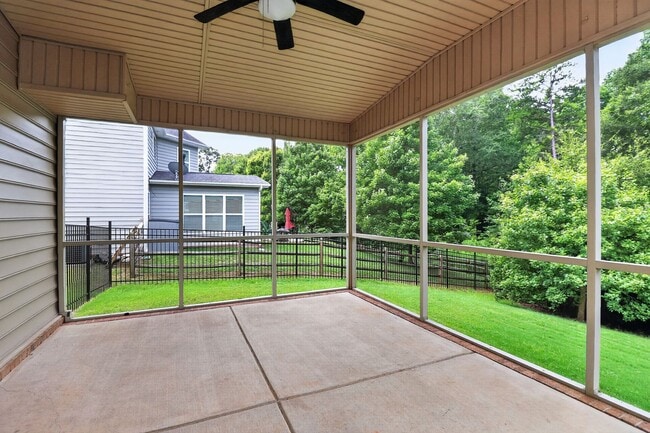 Building Photo - 549 Daventry Ct