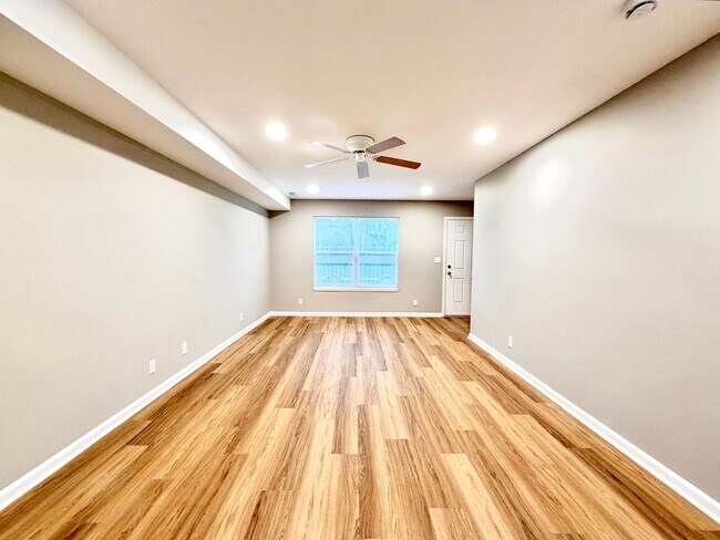 Building Photo - 511 Glenstone Springs Dr