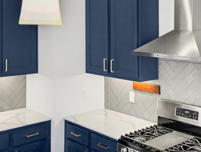 Building Photo - Spacious 3-Bed, 3-Bath Condo with Scenic Views in Vibrant Austin!