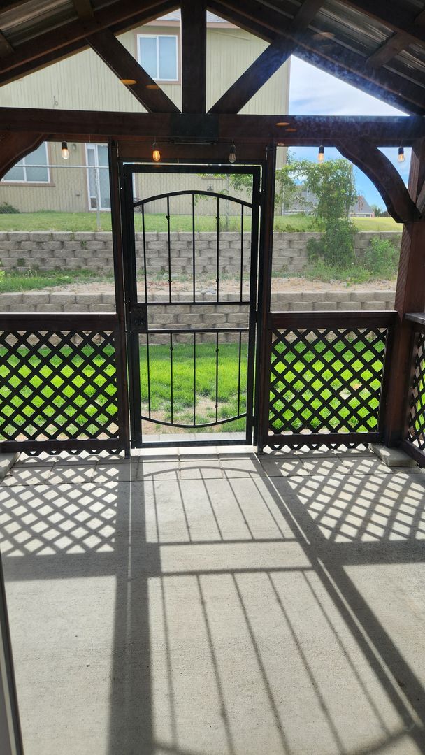 Building Photo - 3 bedroom 2.5 Bath house near Park Orchard...