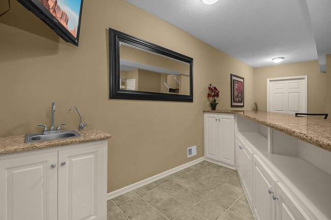 Building Photo - 5464 Sandy Dr