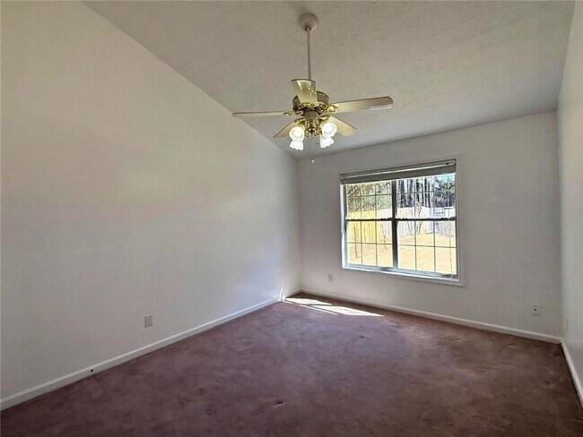 Building Photo - 2029 Manor Oak Ln NE