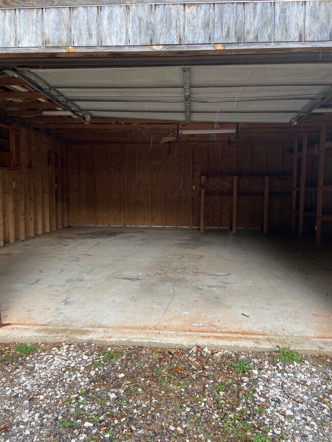 Building Photo - Charming 3-Bedroom, 2-Bath House with Detached Garage on west side of Athens, GA - PRE-LEASE FOR ...