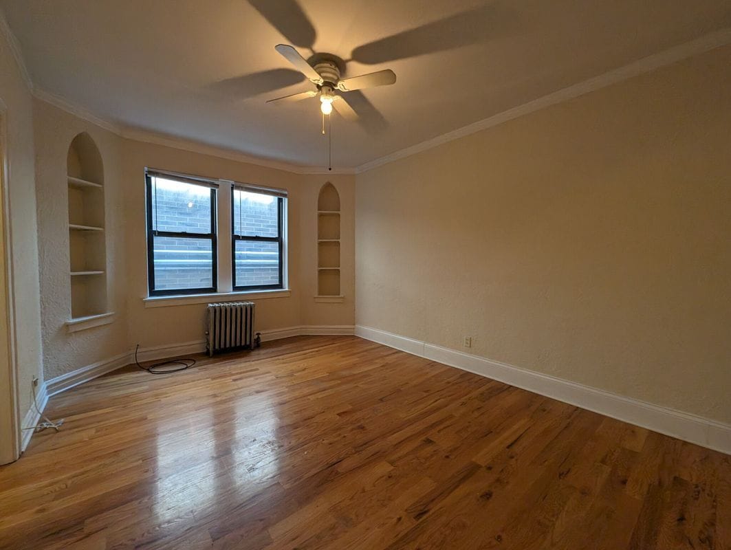 Building Photo - 4829 N Damen Ave