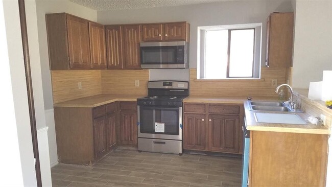 Building Photo - 5608 Emrose Cir