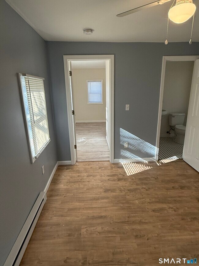 Building Photo - 2 Smith St