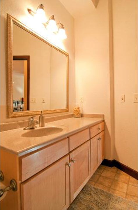 Building Photo - 308 E 18th St