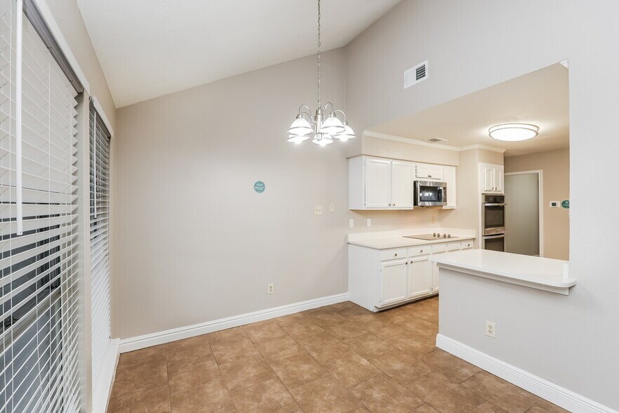 Building Photo - 8530 Sunny Ridge Dr