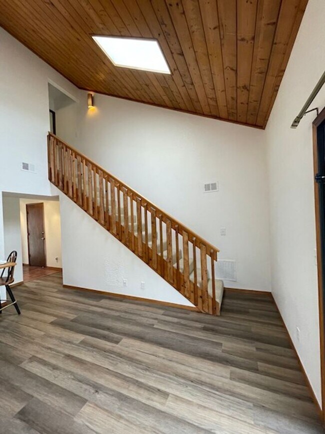 Building Photo - Comfortable 2bd/2bath Condo with garage of...