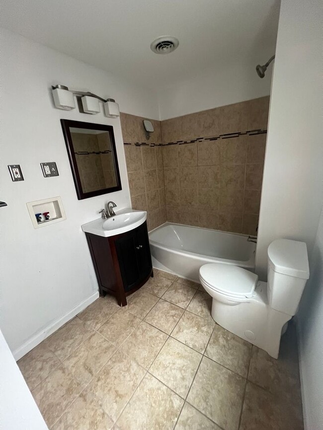 Building Photo - 5533 Southwest Ave