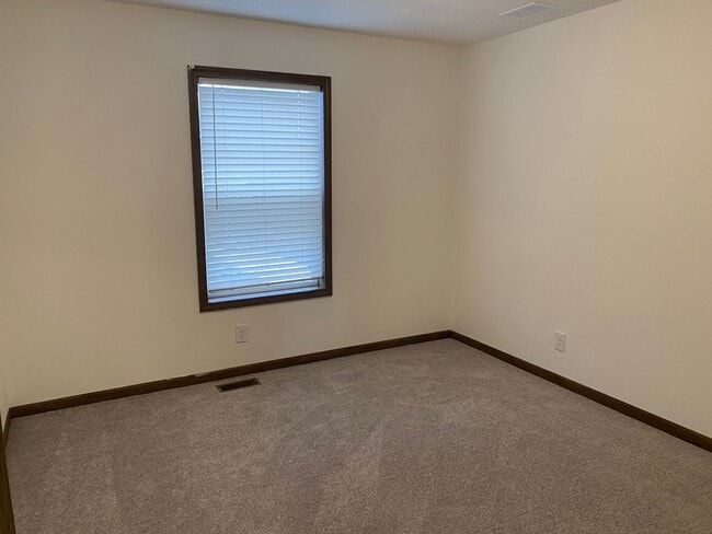 Building Photo - 3 Bedroom House in McLean!