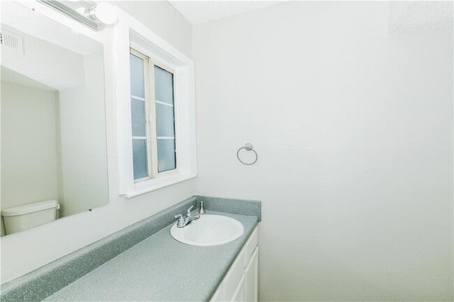 Building Photo - 2065 Alison Ct SW