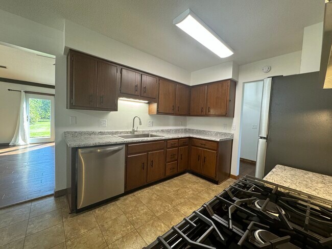 Building Photo - 8813 Beacon Woods Pl