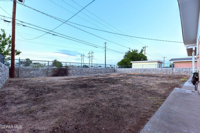 Building Photo - 4909 Winthrop Dr