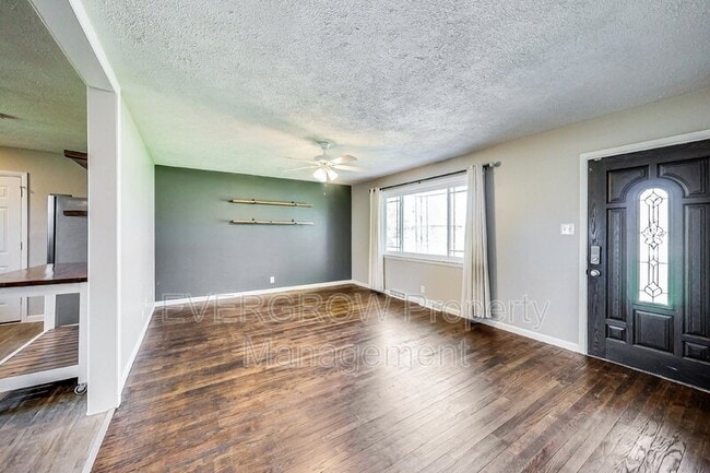 Building Photo - 1302 S Sheridan Ave