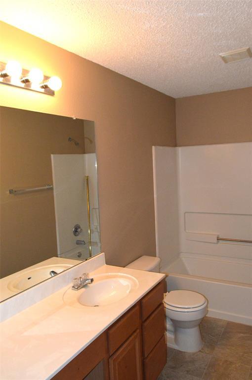 Building Photo - 2014 Carriage Club Dr