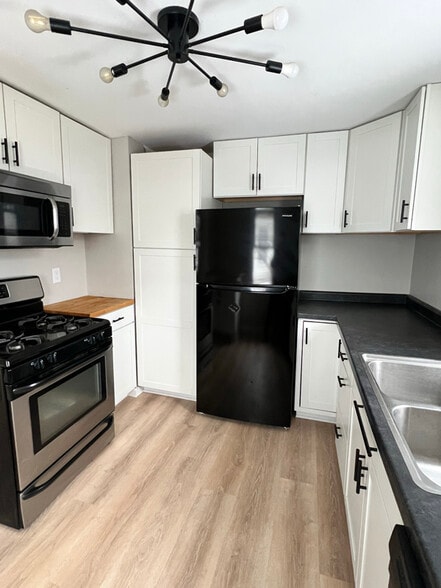 Building Photo - 18712 Brady