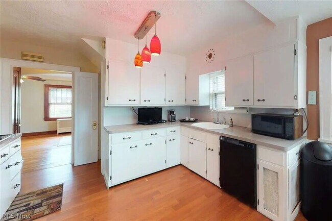 Building Photo - 3549 Bainbridge Rd